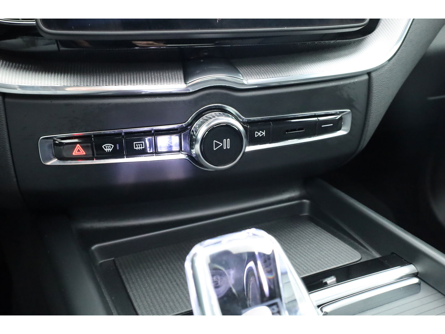Volvo XC60 T8 Plug-in hybrid Plus Black Edition | Vapour Grey | Pano | Elek. Trekhaak | Memory | H&K Audio | HUD | 360cam