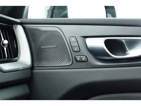 Volvo XC60 T8 Plug-in hybrid Plus Black Edition | Vapour Grey | Pano | Elek. Trekhaak | Memory | H&K Audio | HUD | 360cam