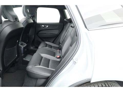 Volvo XC60 T8 Plug-in hybrid Plus Black Edition | Vapour Grey | Pano | Elek. Trekhaak | Memory | H&K Audio | HUD | 360cam
