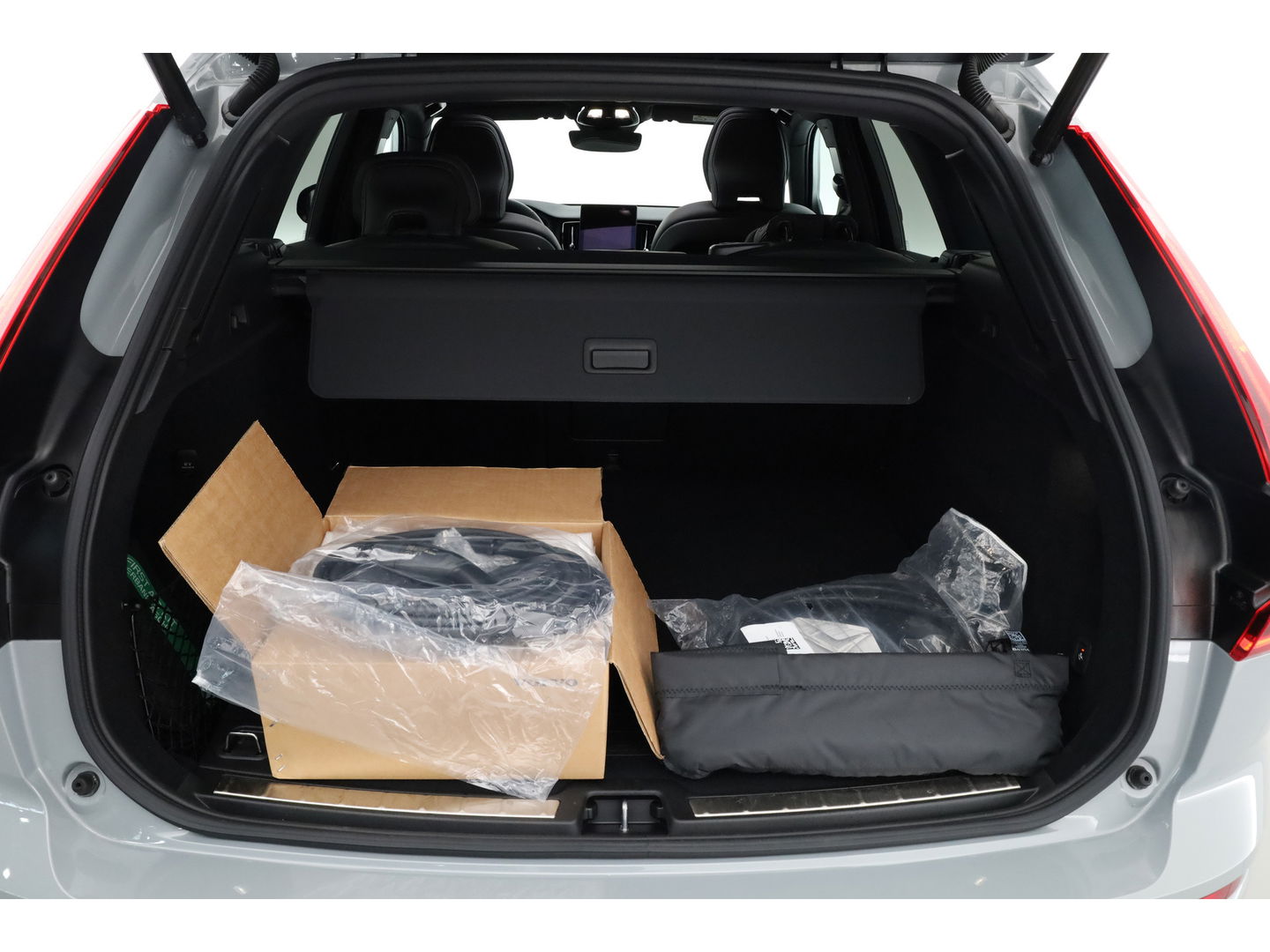 Volvo XC60 T8 Plug-in hybrid Plus Black Edition | Vapour Grey | Pano | Elek. Trekhaak | Memory | H&K Audio | HUD | 360cam