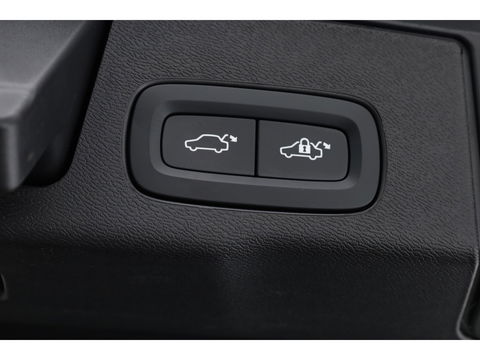 Volvo XC60 T8 Plug-in hybrid Plus Black Edition | Vapour Grey | Pano | Elek. Trekhaak | Memory | H&K Audio | HUD | 360cam