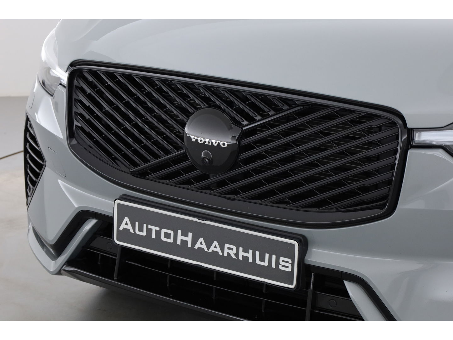 Volvo XC60 T8 Plug-in hybrid Plus Black Edition | Vapour Grey | Pano | Elek. Trekhaak | Memory | H&K Audio | HUD | 360cam