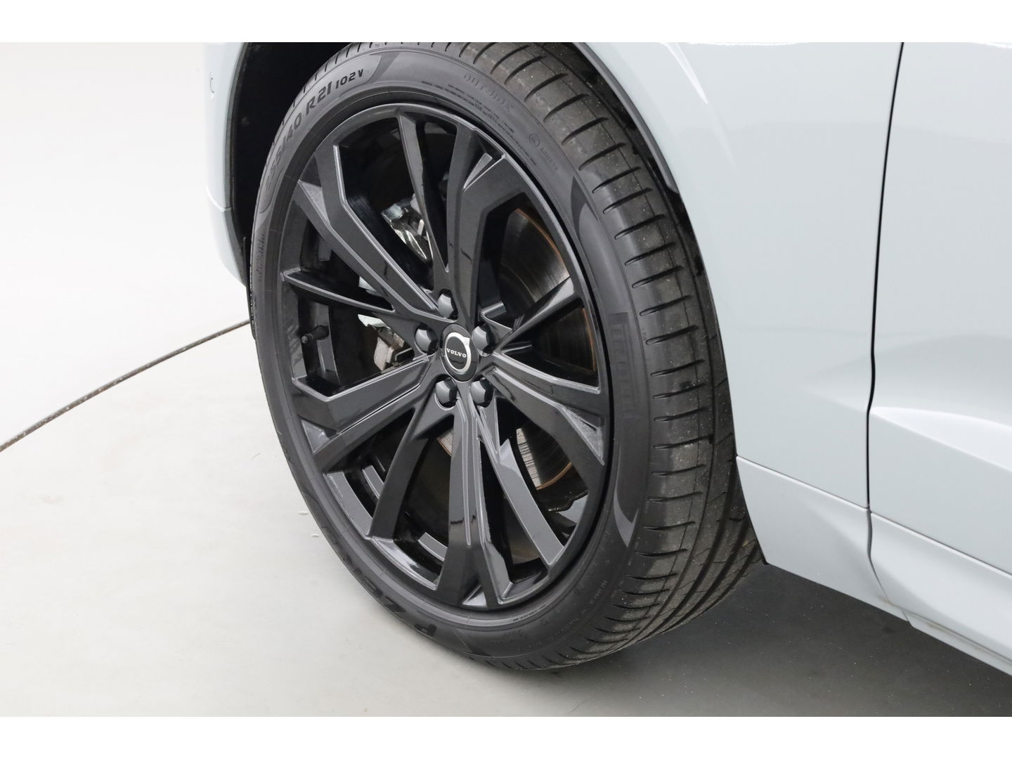 Volvo XC60 T8 Plug-in hybrid Plus Black Edition | Vapour Grey | Pano | Elek. Trekhaak | Memory | H&K Audio | HUD | 360cam