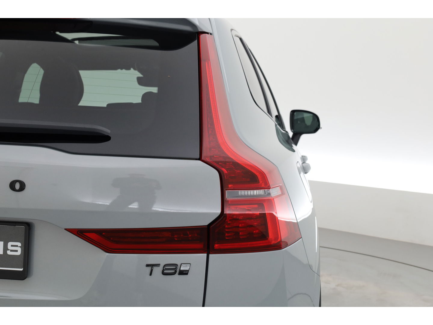 Volvo XC60 T8 Plug-in hybrid Plus Black Edition | Vapour Grey | Pano | Elek. Trekhaak | Memory | H&K Audio | HUD | 360cam