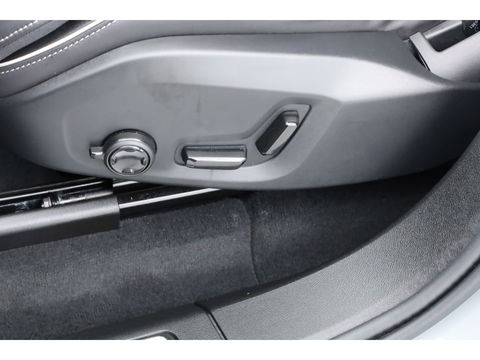 Volvo XC60 T8 Plug-in hybrid Plus Black Edition | Vapour Grey | Pano | Elek. Trekhaak | Memory | H&K Audio | HUD | 360cam