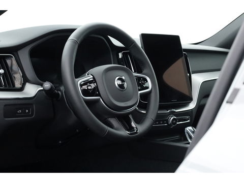 Volvo XC60 T8 Plug-in hybrid Plus Black Edition | Vapour Grey | Pano | Elek. Trekhaak | Memory | H&K Audio | HUD | 360cam