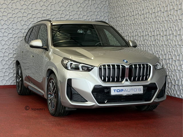 BMW X1 - XDRIVE 25E M-SPORT LED PANO.SCHUIFDAK HEADUP ELEK.KLEP NAVI 360.CAM STOELVERW M-SHADOW LINE ELEK.STOEL ZWARTE.HEMEL 06/2025 PHEV PLUG IN HYBRID AWD 4X4 4WD ✅ Top Auto's. Al 30 Jaar uw Bmw Specialist in ,  BMW M / M Sport / PHEV / HEV / Hybrid / Mhev / 25e