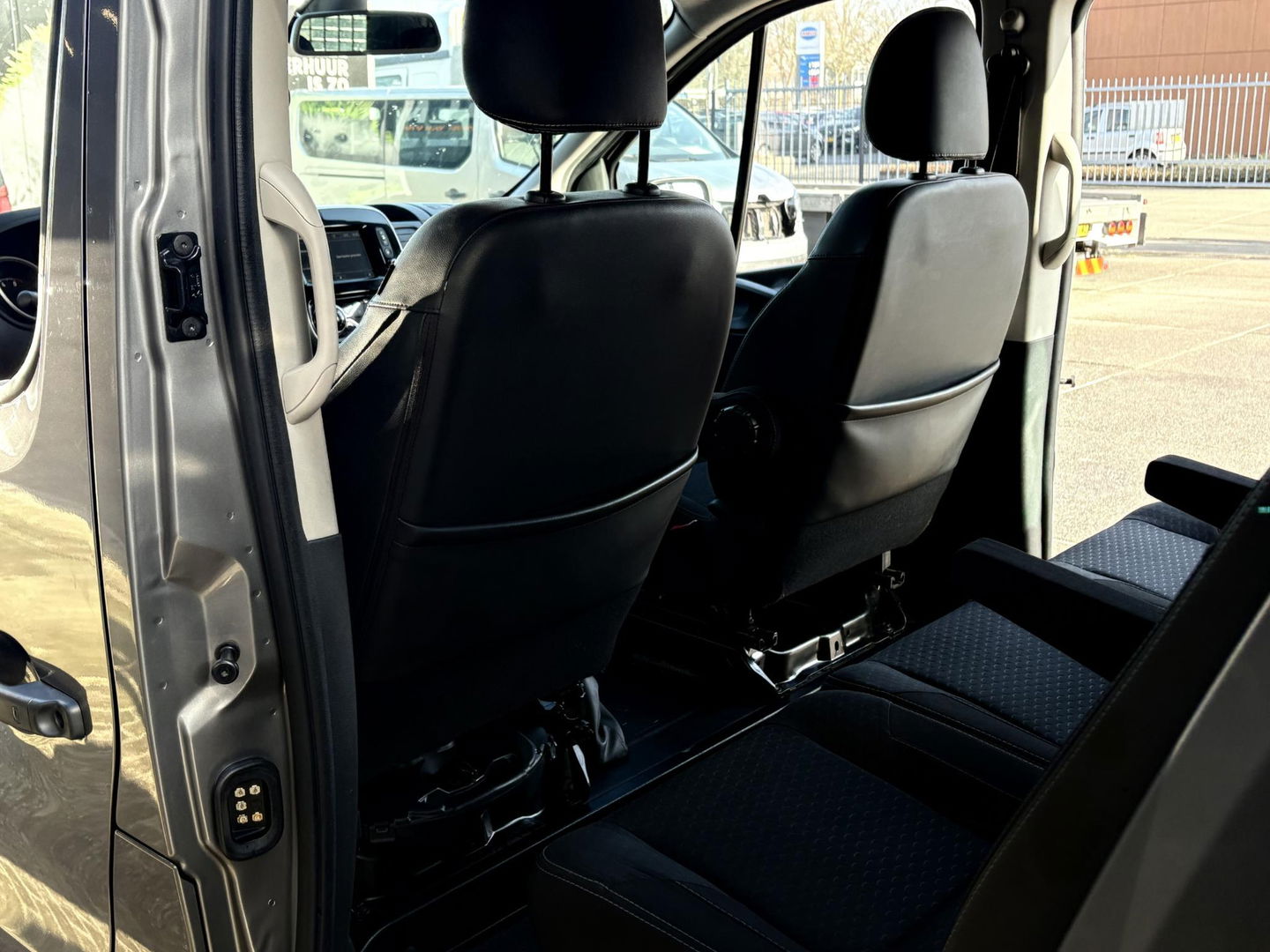 Opel Vivaro 1.6 CDTI 125pk L2H1 DC SPORT | 2x schuifdeur | Keyless | Camera | Velgen | Dubbel cabine |