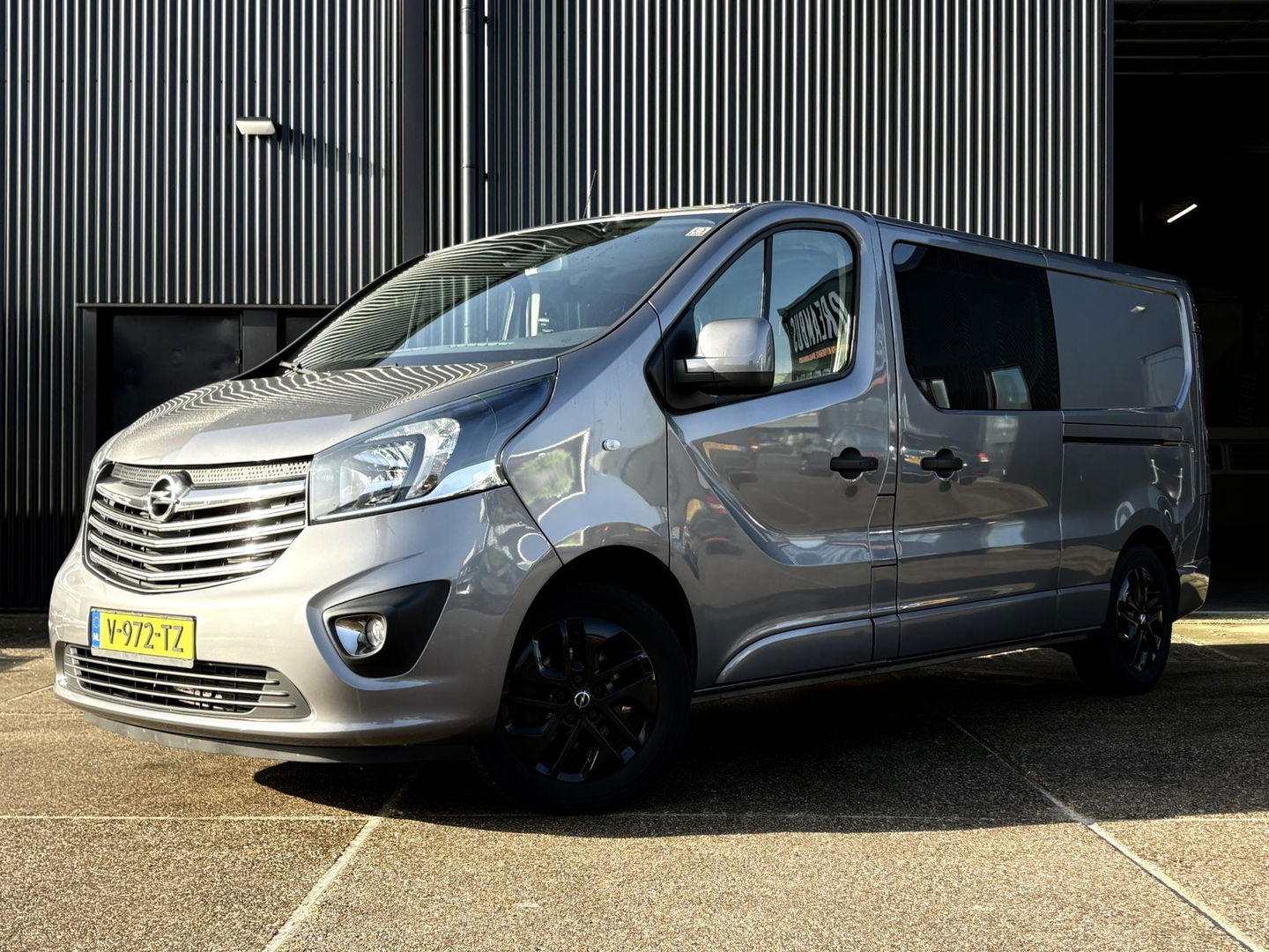 Opel Vivaro 1.6 CDTI 125pk L2H1 DC SPORT | 2x schuifdeur | Keyless | Camera | Velgen | Dubbel cabine |