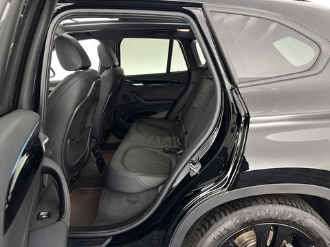 BMW X1 xDrive25e Business Edition Plus (INCL.BTW) Aut. *PANO | HEAD-UP | LEATHER | FULL-LED | HEATED-COMFORTSEATS | CAMERA | PRIVACY-GLASS | NAVI-FULLMAP | ECC | PDC | CRUISE | 18''ALU | TOWBAR*