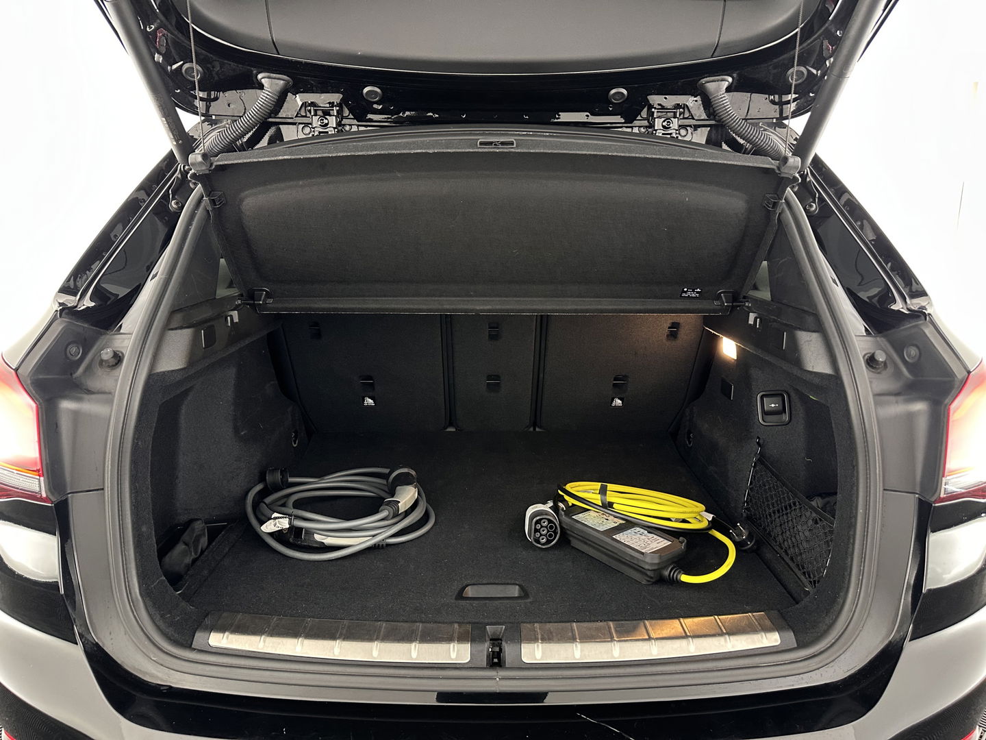 BMW X1 xDrive25e Business Edition Plus (INCL.BTW) Aut. *PANO | HEAD-UP | LEATHER | FULL-LED | HEATED-COMFORTSEATS | CAMERA | PRIVACY-GLASS | NAVI-FULLMAP | ECC | PDC | CRUISE | 18''ALU | TOWBAR*