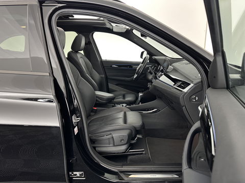 BMW X1 xDrive25e Business Edition Plus (INCL.BTW) Aut. *PANO | HEAD-UP | LEATHER | FULL-LED | HEATED-COMFORTSEATS | CAMERA | PRIVACY-GLASS | NAVI-FULLMAP | ECC | PDC | CRUISE | 18''ALU | TOWBAR*
