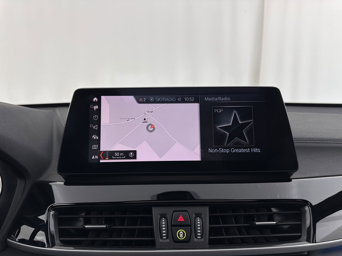 BMW X1 xDrive25e Business Edition Plus (INCL.BTW) Aut. *PANO | HEAD-UP | LEATHER | FULL-LED | HEATED-COMFORTSEATS | CAMERA | PRIVACY-GLASS | NAVI-FULLMAP | ECC | PDC | CRUISE | 18''ALU | TOWBAR*