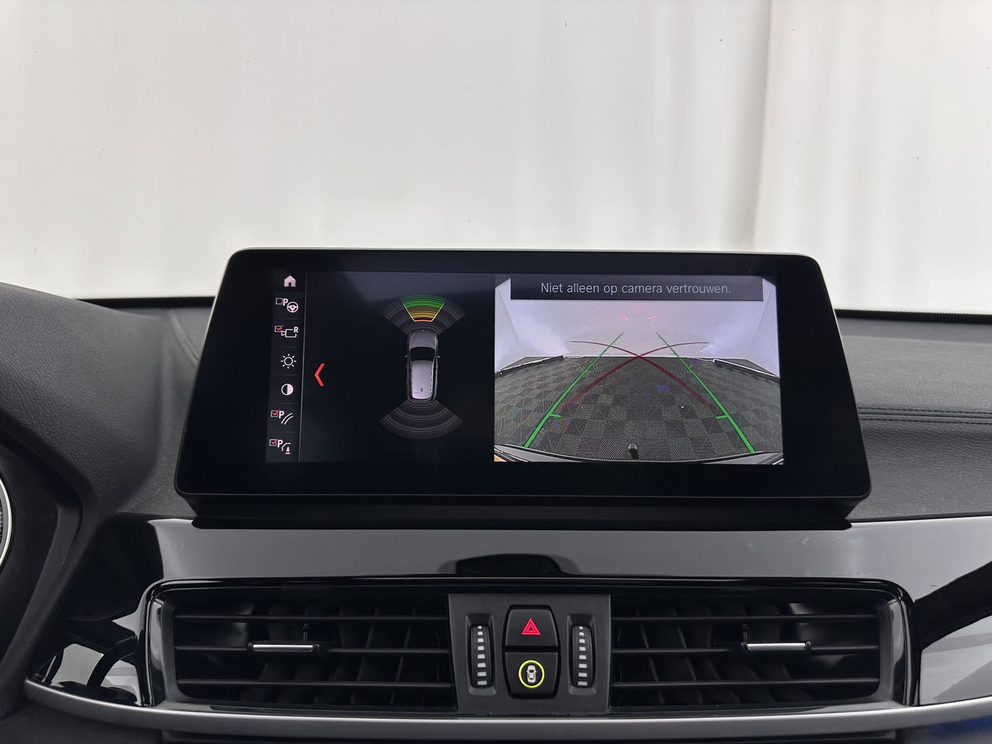 BMW X1 xDrive25e Business Edition Plus (INCL.BTW) Aut. *PANO | HEAD-UP | LEATHER | FULL-LED | HEATED-COMFORTSEATS | CAMERA | PRIVACY-GLASS | NAVI-FULLMAP | ECC | PDC | CRUISE | 18''ALU | TOWBAR*