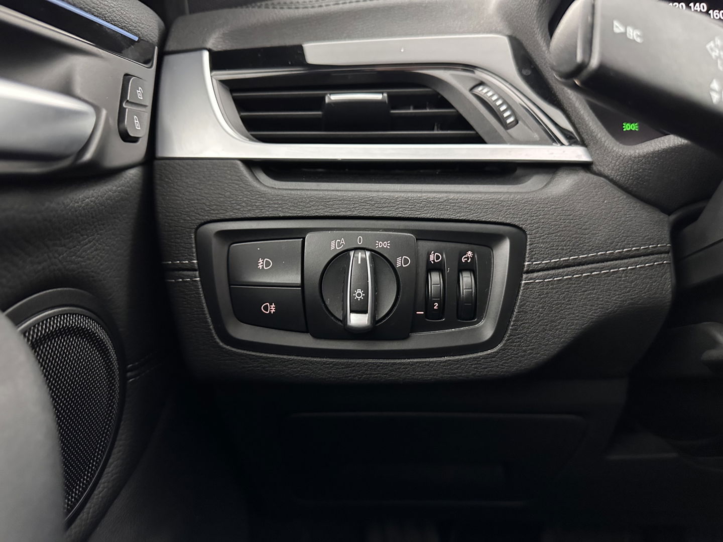 BMW X1 xDrive25e Business Edition Plus (INCL.BTW) Aut. *PANO | HEAD-UP | LEATHER | FULL-LED | HEATED-COMFORTSEATS | CAMERA | PRIVACY-GLASS | NAVI-FULLMAP | ECC | PDC | CRUISE | 18''ALU | TOWBAR*