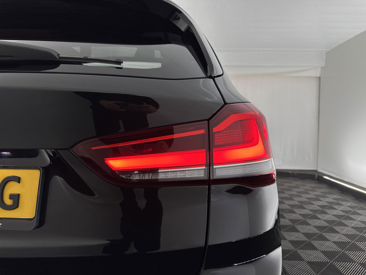 BMW X1 xDrive25e Business Edition Plus (INCL.BTW) Aut. *PANO | HEAD-UP | LEATHER | FULL-LED | HEATED-COMFORTSEATS | CAMERA | PRIVACY-GLASS | NAVI-FULLMAP | ECC | PDC | CRUISE | 18''ALU | TOWBAR*