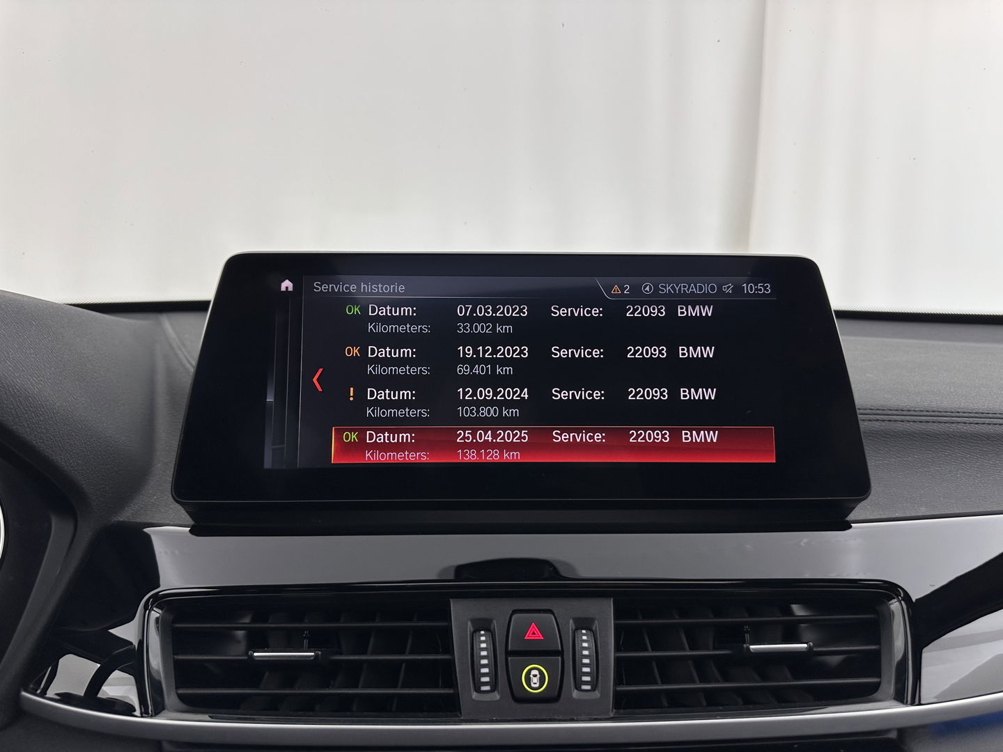 BMW X1 xDrive25e Business Edition Plus (INCL.BTW) Aut. *PANO | HEAD-UP | LEATHER | FULL-LED | HEATED-COMFORTSEATS | CAMERA | PRIVACY-GLASS | NAVI-FULLMAP | ECC | PDC | CRUISE | 18''ALU | TOWBAR*