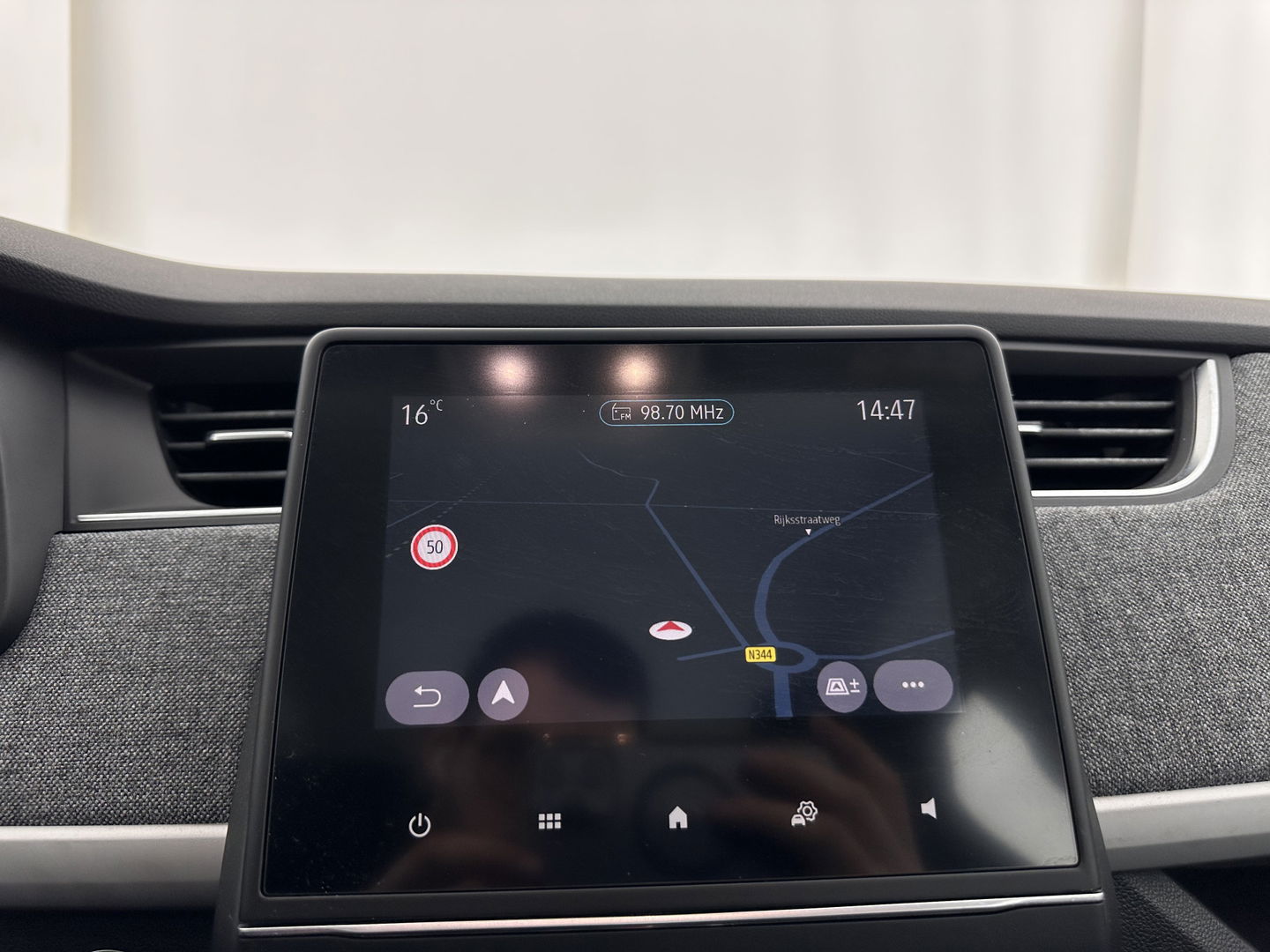 Renault ZOE R110 Life 52 kWh (inclusive-Battery) [ 3-Fase ] {SOH-86%} Aut. *FULL-LED | LEATHER-FABRIC | CAMERA | NAVI-FULLMAP | DAB+ | KEYLESS | HEATED-COMFORTSEATS | LANE-ASSIST | 16''ALU*