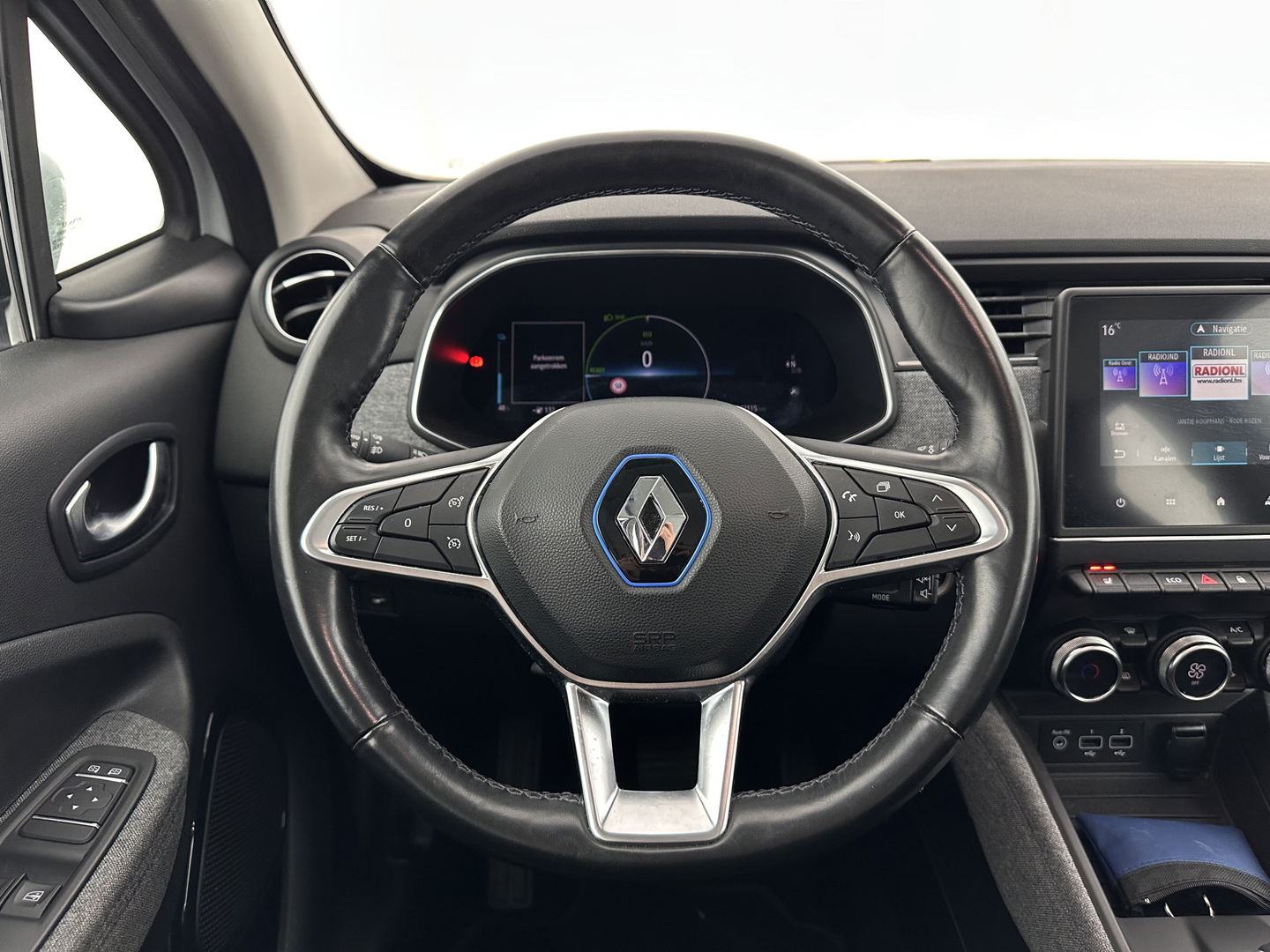 Renault ZOE R110 Life 52 kWh (inclusive-Battery) [ 3-Fase ] {SOH-86%} Aut. *FULL-LED | LEATHER-FABRIC | CAMERA | NAVI-FULLMAP | DAB+ | KEYLESS | HEATED-COMFORTSEATS | LANE-ASSIST | 16''ALU*