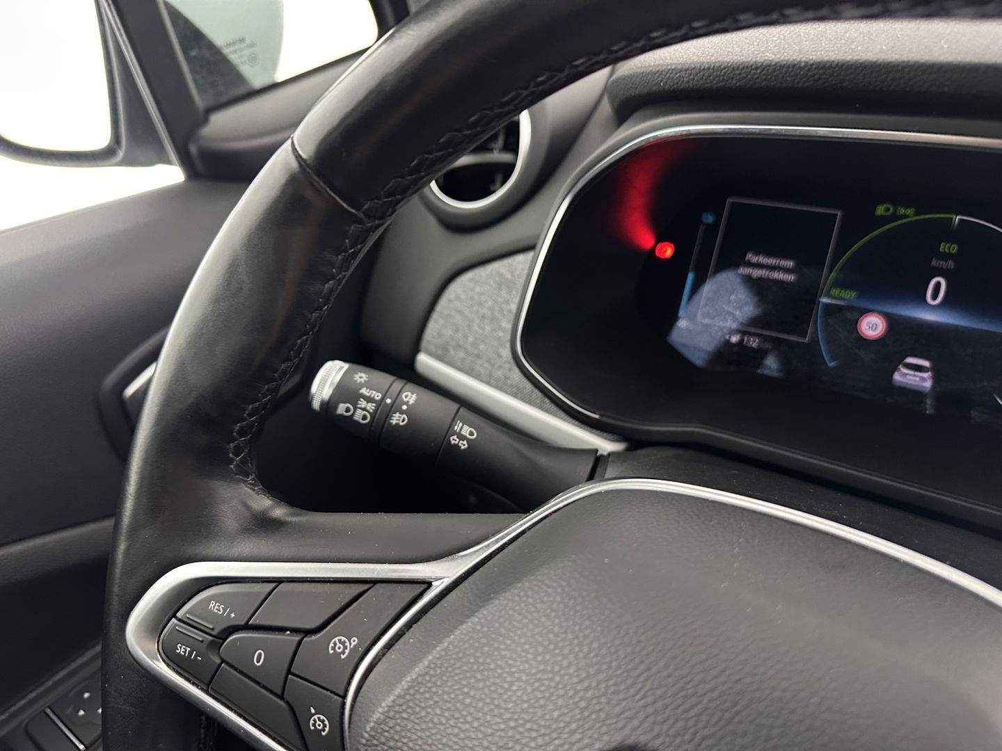Renault ZOE R110 Life 52 kWh (inclusive-Battery) [ 3-Fase ] {SOH-86%} Aut. *FULL-LED | LEATHER-FABRIC | CAMERA | NAVI-FULLMAP | DAB+ | KEYLESS | HEATED-COMFORTSEATS | LANE-ASSIST | 16''ALU*