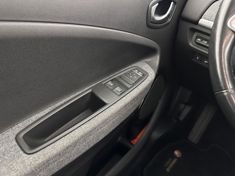 Renault ZOE R110 Life 52 kWh (inclusive-Battery) [ 3-Fase ] {SOH-86%} Aut. *FULL-LED | LEATHER-FABRIC | CAMERA | NAVI-FULLMAP | DAB+ | KEYLESS | HEATED-COMFORTSEATS | LANE-ASSIST | 16''ALU*