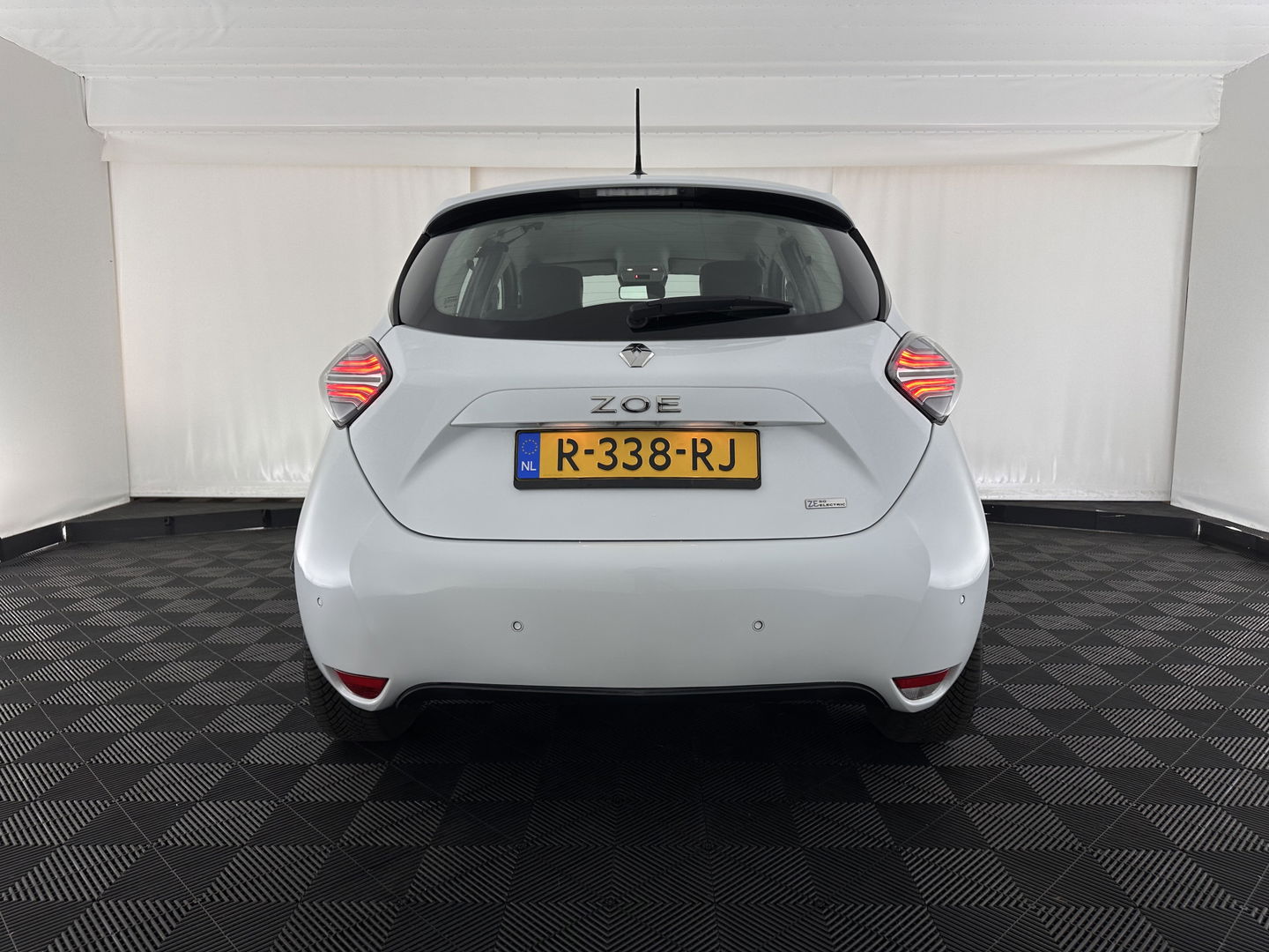 Renault ZOE R110 Life 52 kWh (inclusive-Battery) [ 3-Fase ] {SOH-86%} Aut. *FULL-LED | LEATHER-FABRIC | CAMERA | NAVI-FULLMAP | DAB+ | KEYLESS | HEATED-COMFORTSEATS | LANE-ASSIST | 16''ALU*