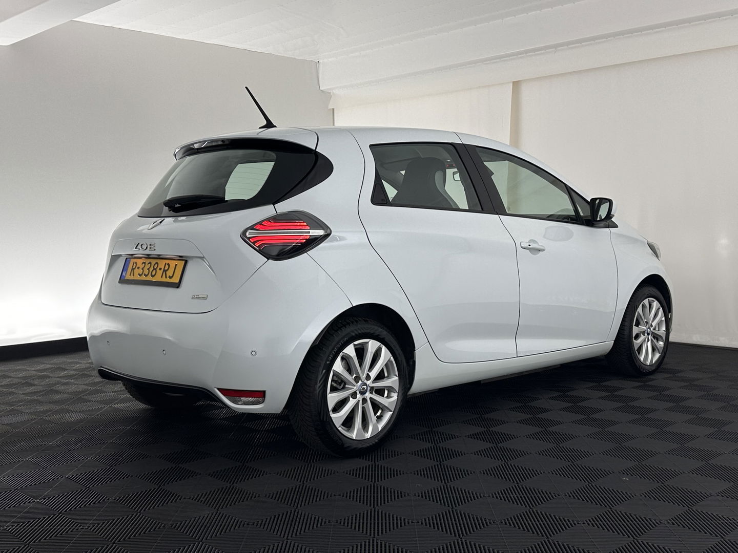 Renault ZOE R110 Life 52 kWh (inclusive-Battery) [ 3-Fase ] {SOH-86%} Aut. *FULL-LED | LEATHER-FABRIC | CAMERA | NAVI-FULLMAP | DAB+ | KEYLESS | HEATED-COMFORTSEATS | LANE-ASSIST | 16''ALU*