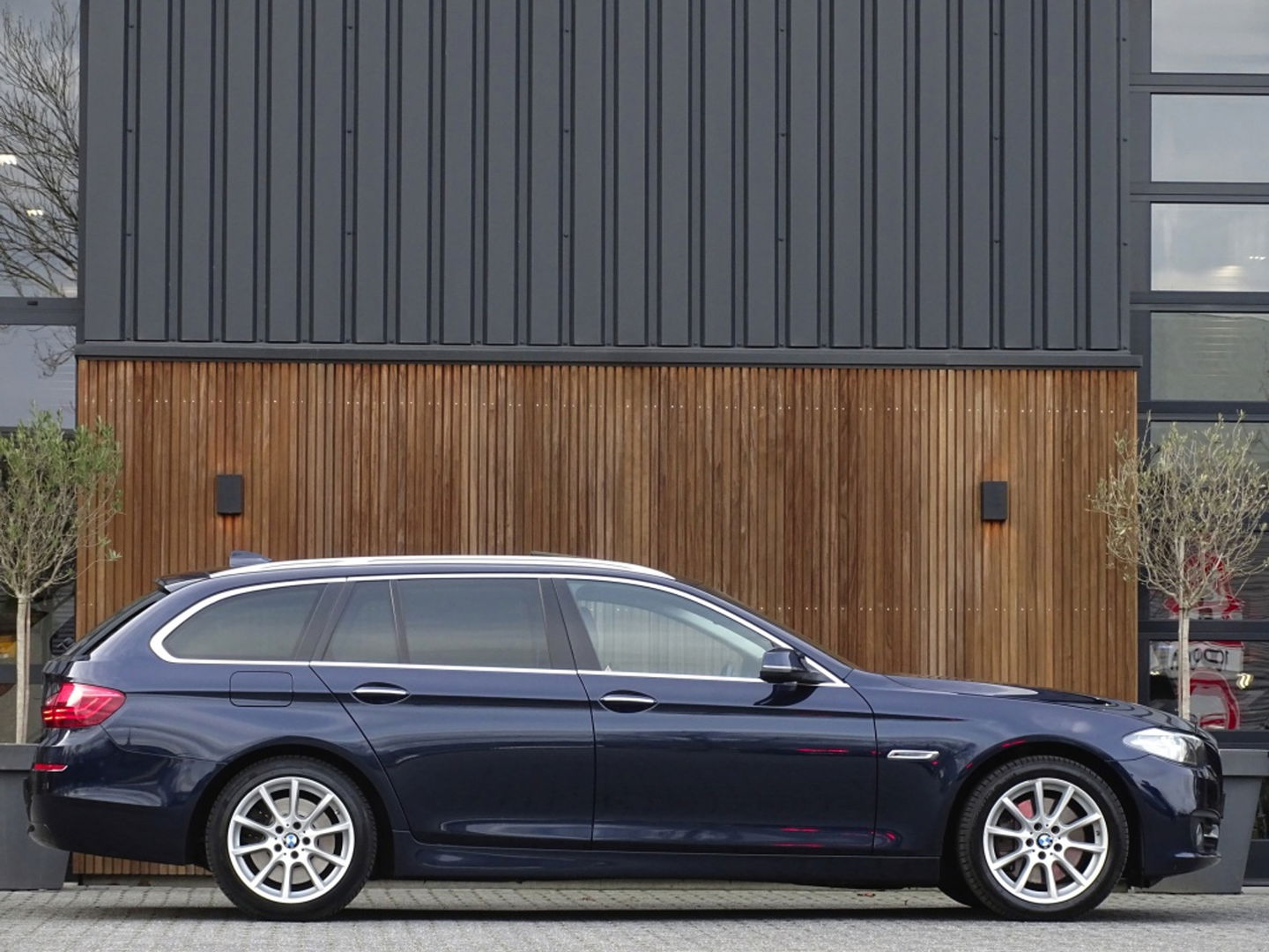 BMW 5 Serie Touring 530xd 259PK High Executive / LED