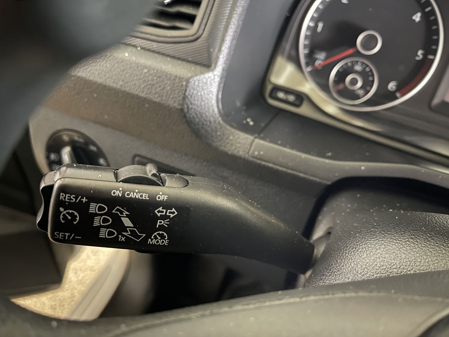 Volkswagen Caddy 2.0 TDI 102pk L2H1 BMT Maxi Comfortline / vaste prijs rijklaar € 13.950 ex btw / lease vanaf € 235 / airco / cruise / pdc achter / omvormer / ingerichte laadruimte !