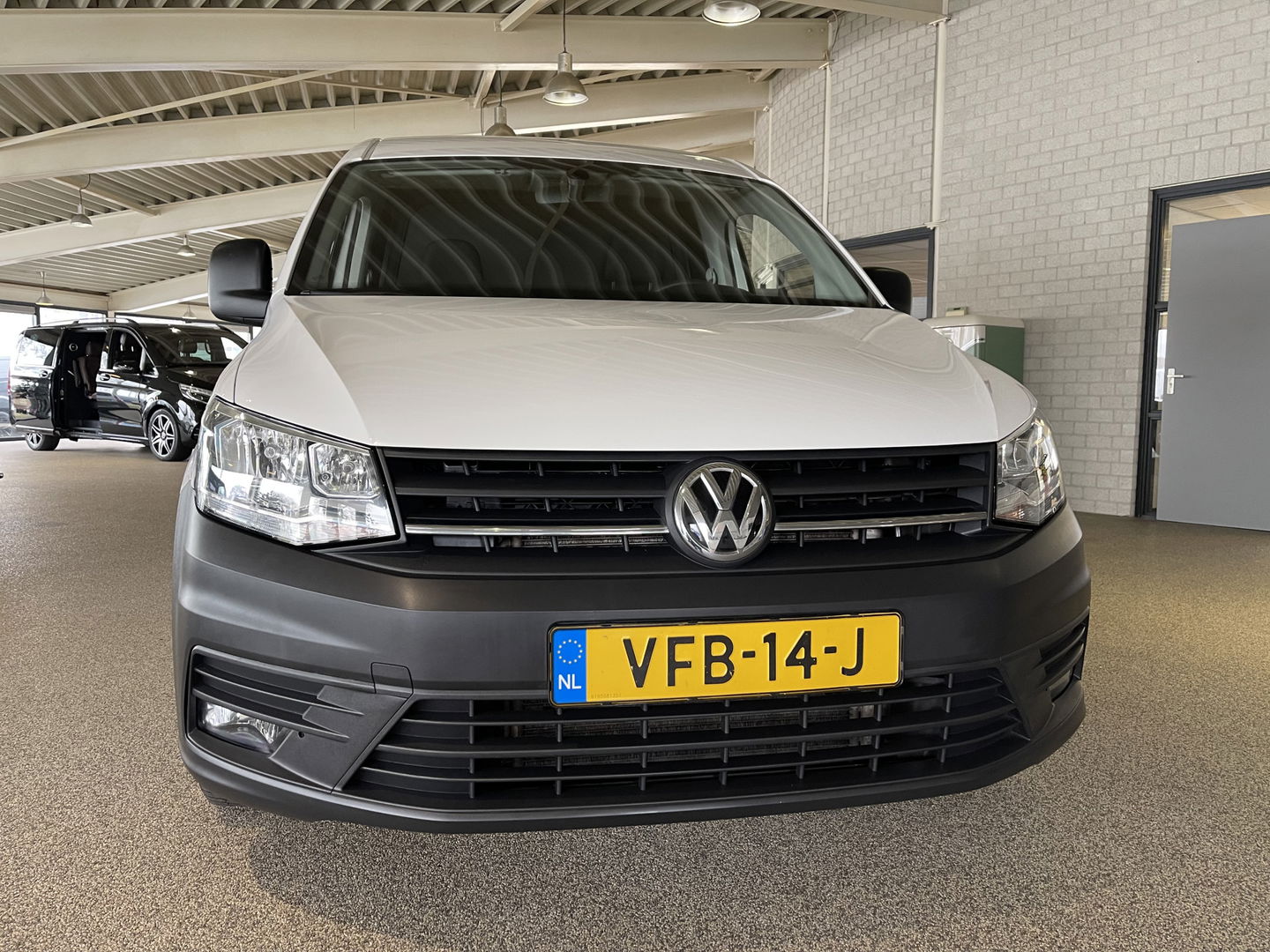 Volkswagen Caddy 2.0 TDI 102pk L2H1 BMT Maxi Comfortline / vaste prijs rijklaar € 13.950 ex btw / lease vanaf € 235 / airco / cruise / pdc achter / omvormer / ingerichte laadruimte !
