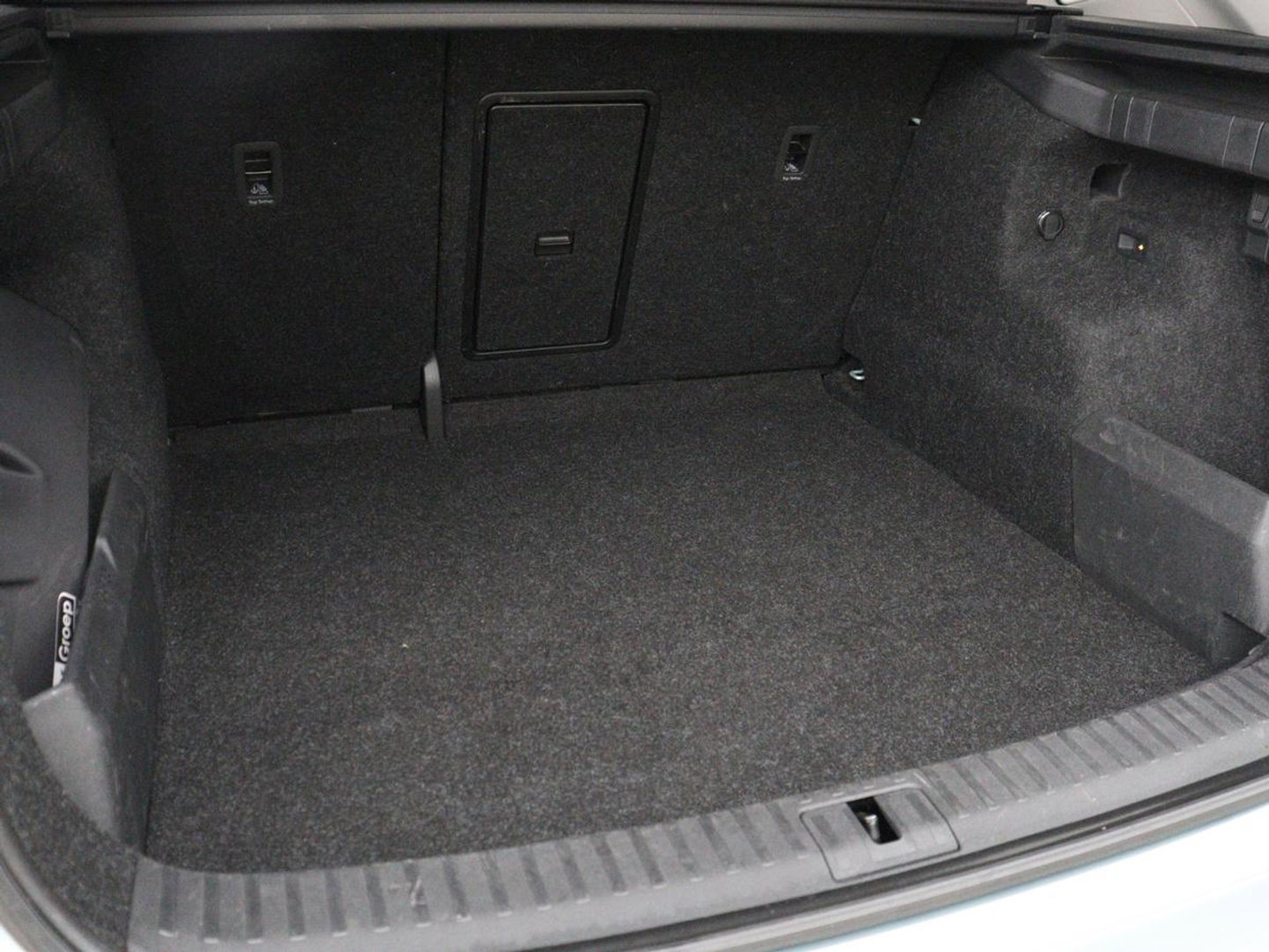 Škoda Enyaq iV 60 | SOH 91% | Trekhaak | Stoelverwarming | Camera | Sportstuur | Carplay | Navigatie | Cruise control | Full LED | Half leder | DAB | Parkeerhulp | Sfeerverlichting | Climate control