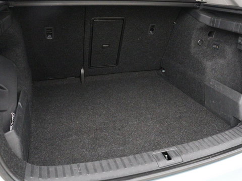 Škoda Enyaq iV 60 | SOH 91% | Trekhaak | Stoelverwarming | Camera | Sportstuur | Carplay | Navigatie | Cruise control | Full LED | Half leder | DAB | Parkeerhulp | Sfeerverlichting | Climate control