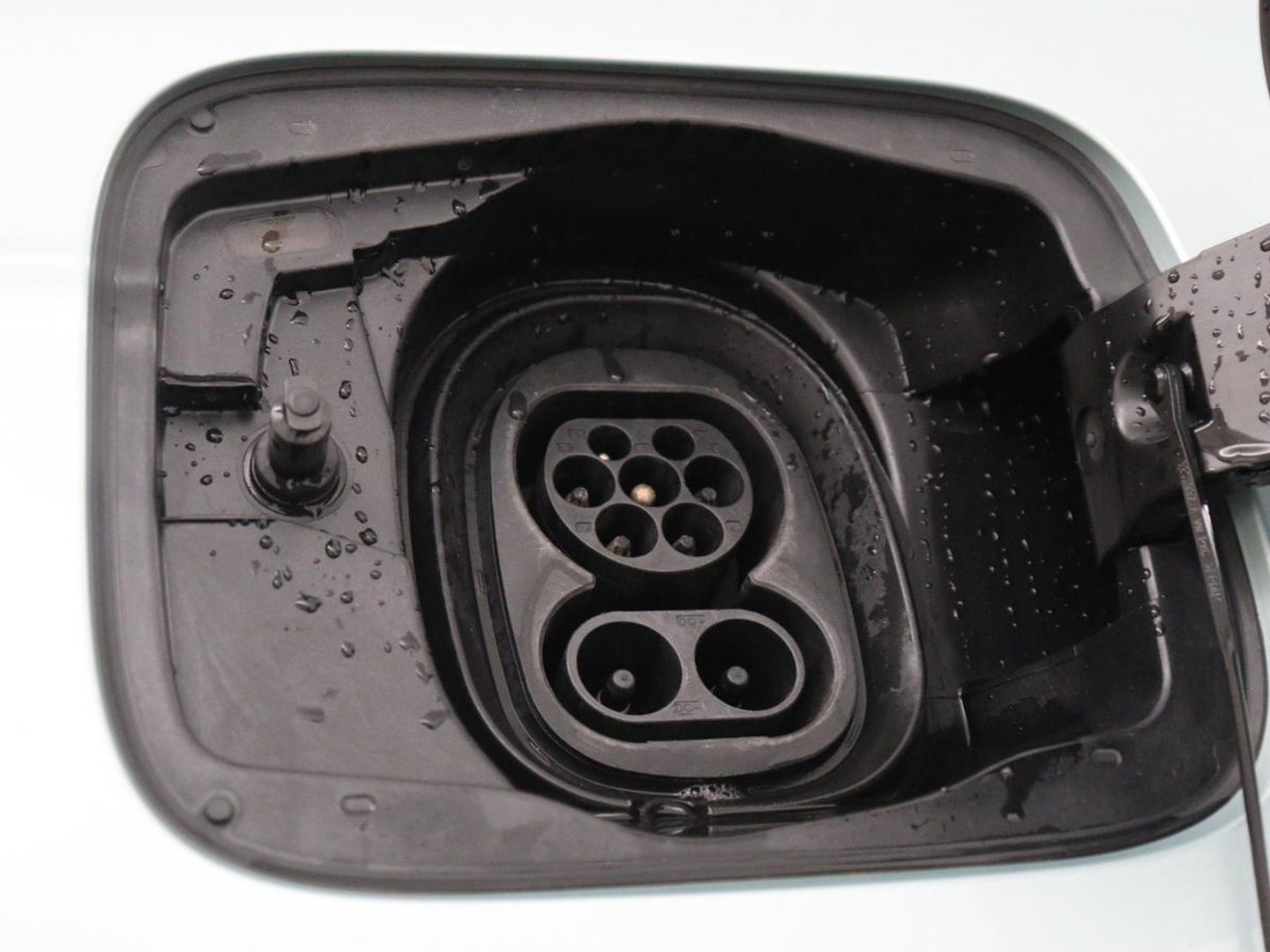 Škoda Enyaq iV 60 | SOH 91% | Trekhaak | Stoelverwarming | Camera | Sportstuur | Carplay | Navigatie | Cruise control | Full LED | Half leder | DAB | Parkeerhulp | Sfeerverlichting | Climate control