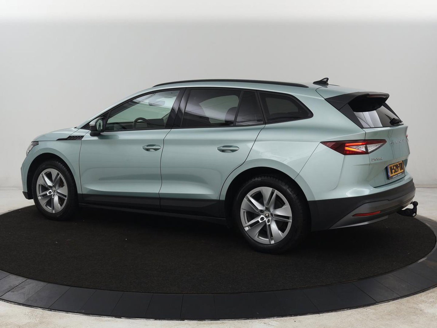 Škoda Enyaq iV 60 | SOH 91% | Trekhaak | Stoelverwarming | Camera | Sportstuur | Carplay | Navigatie | Cruise control | Full LED | Half leder | DAB | Parkeerhulp | Sfeerverlichting | Climate control