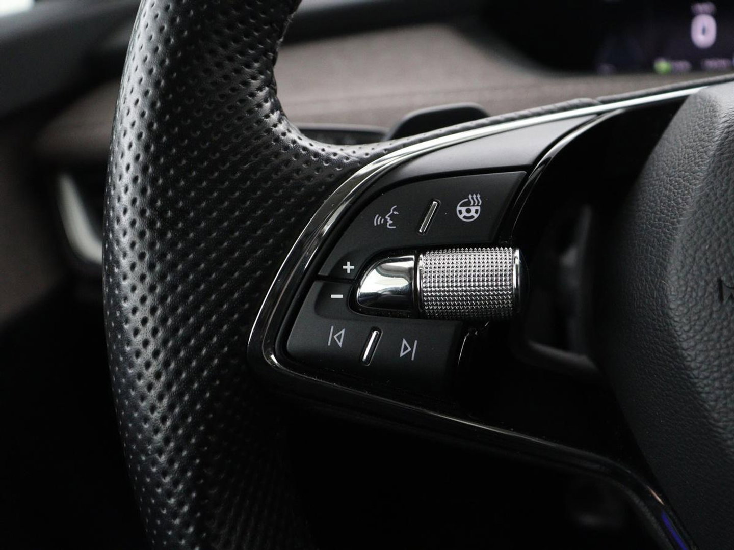 Škoda Enyaq iV 60 | SOH 91% | Trekhaak | Stoelverwarming | Camera | Sportstuur | Carplay | Navigatie | Cruise control | Full LED | Half leder | DAB | Parkeerhulp | Sfeerverlichting | Climate control