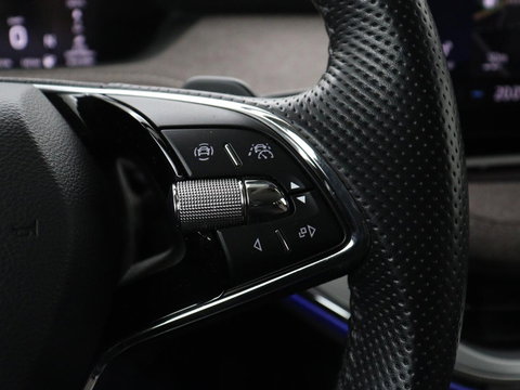 Škoda Enyaq iV 60 | SOH 91% | Trekhaak | Stoelverwarming | Camera | Sportstuur | Carplay | Navigatie | Cruise control | Full LED | Half leder | DAB | Parkeerhulp | Sfeerverlichting | Climate control