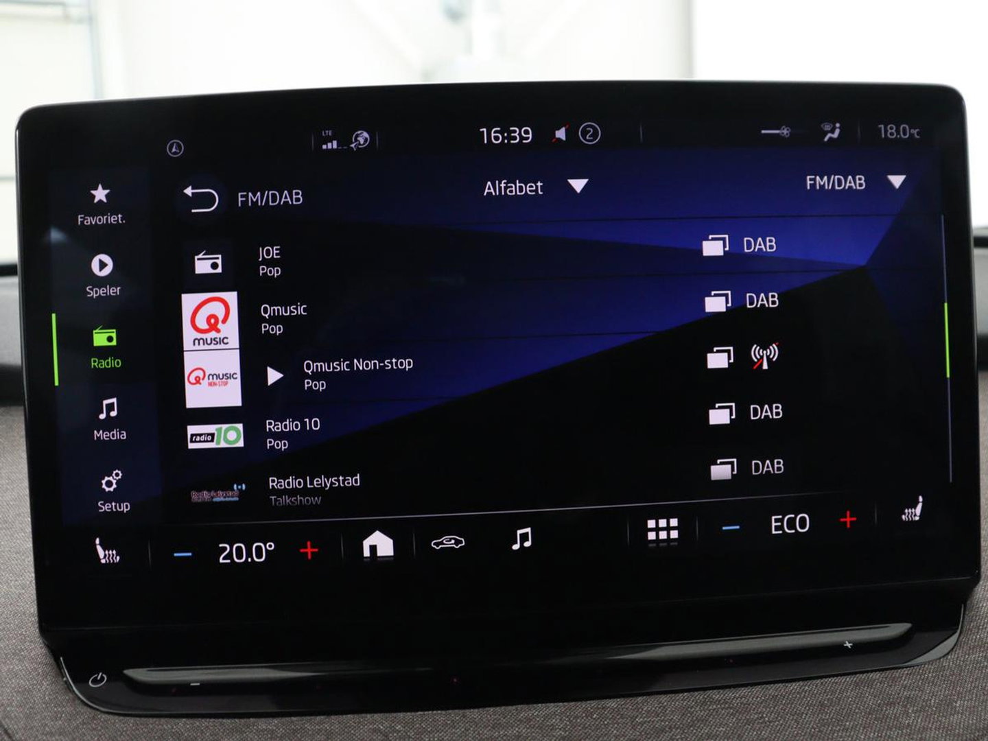 Škoda Enyaq iV 60 | SOH 91% | Trekhaak | Stoelverwarming | Camera | Sportstuur | Carplay | Navigatie | Cruise control | Full LED | Half leder | DAB | Parkeerhulp | Sfeerverlichting | Climate control