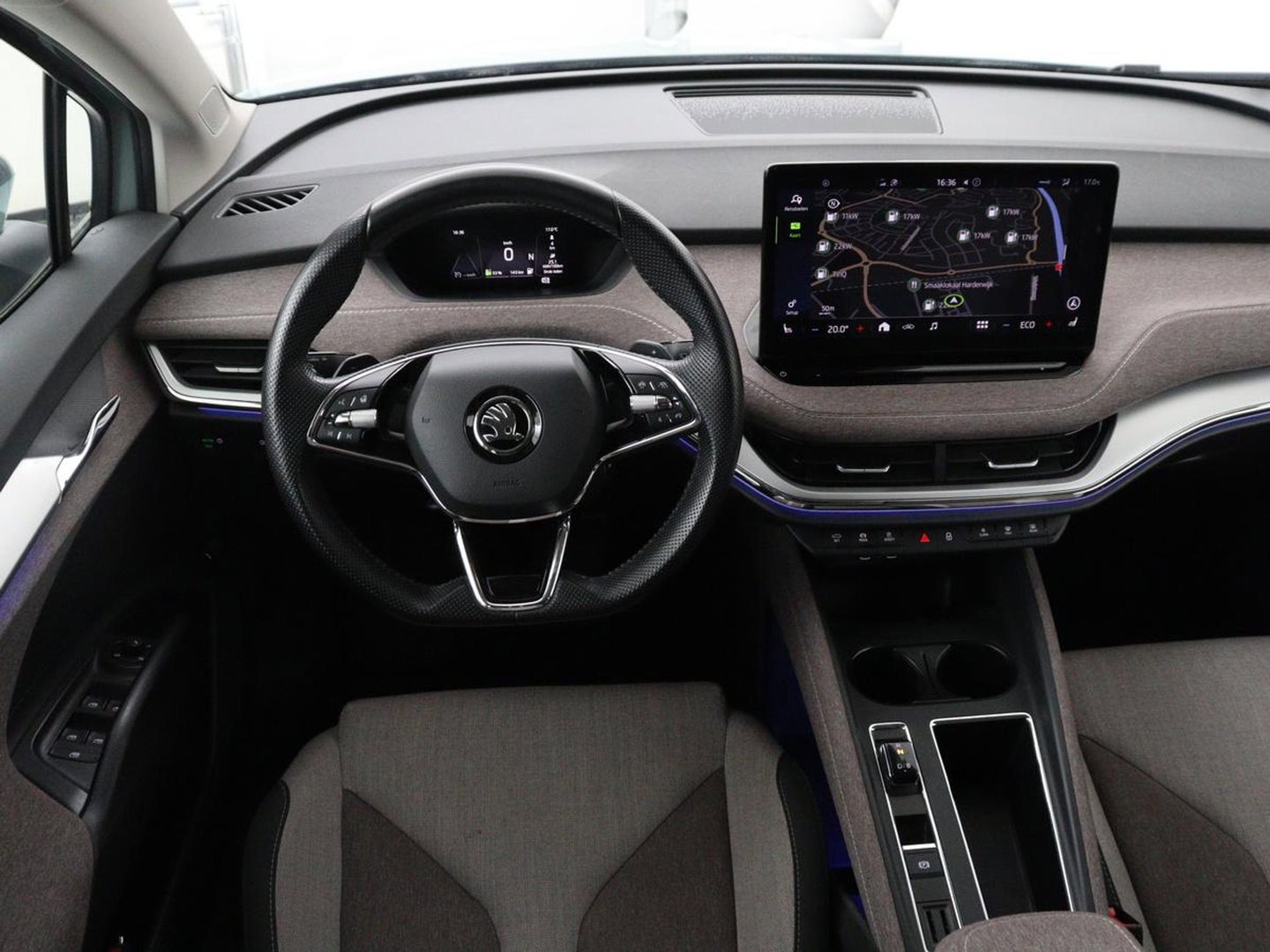 Škoda Enyaq iV 60 | SOH 91% | Trekhaak | Stoelverwarming | Camera | Sportstuur | Carplay | Navigatie | Cruise control | Full LED | Half leder | DAB | Parkeerhulp | Sfeerverlichting | Climate control