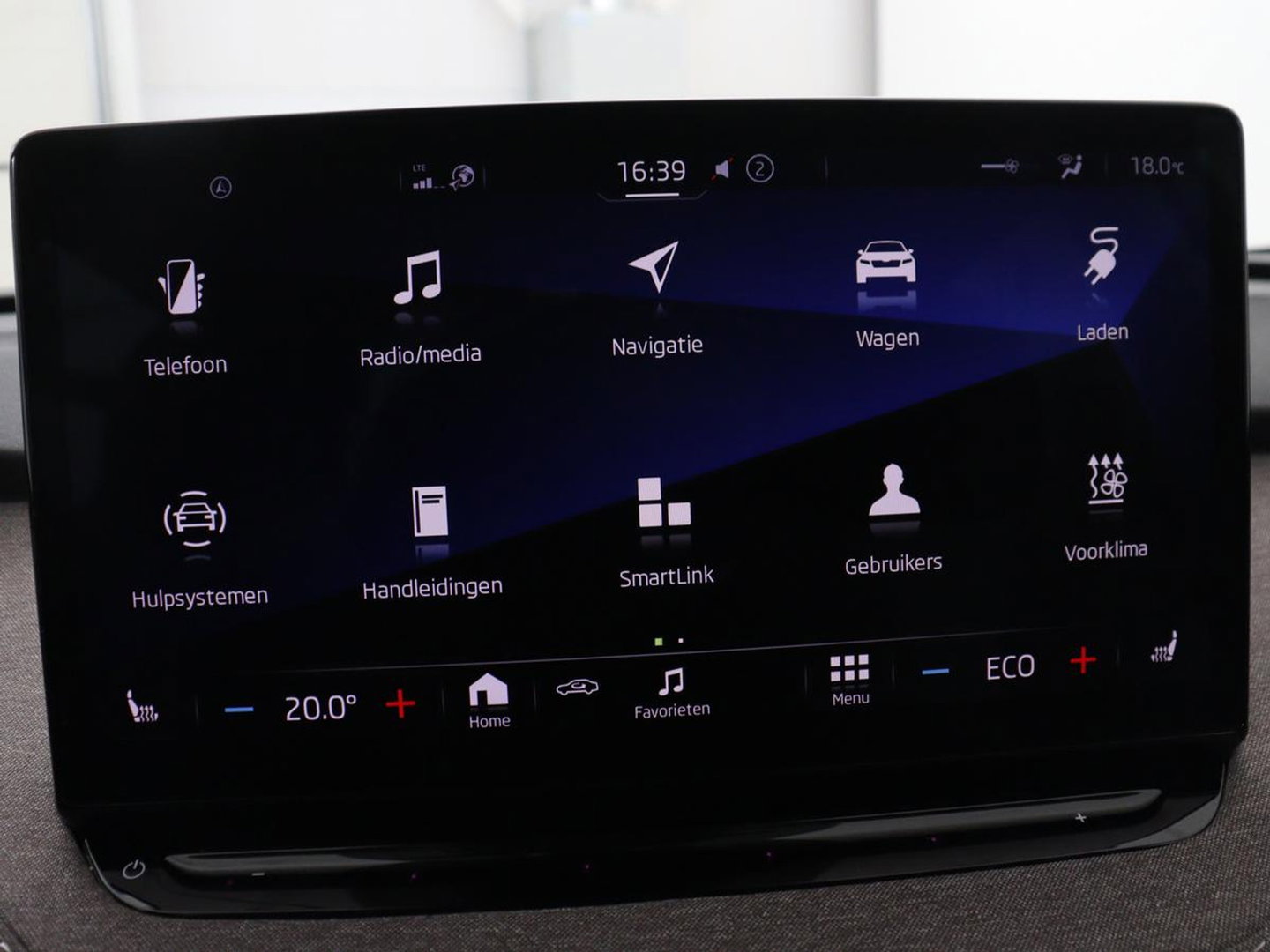 Škoda Enyaq iV 60 | SOH 91% | Trekhaak | Stoelverwarming | Camera | Sportstuur | Carplay | Navigatie | Cruise control | Full LED | Half leder | DAB | Parkeerhulp | Sfeerverlichting | Climate control