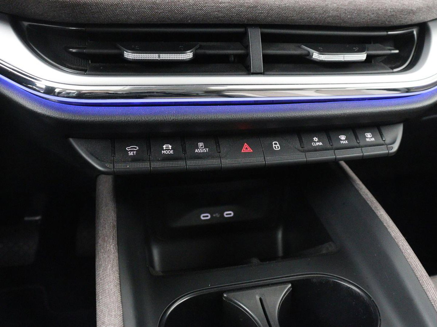 Škoda Enyaq iV 60 | SOH 91% | Trekhaak | Stoelverwarming | Camera | Sportstuur | Carplay | Navigatie | Cruise control | Full LED | Half leder | DAB | Parkeerhulp | Sfeerverlichting | Climate control