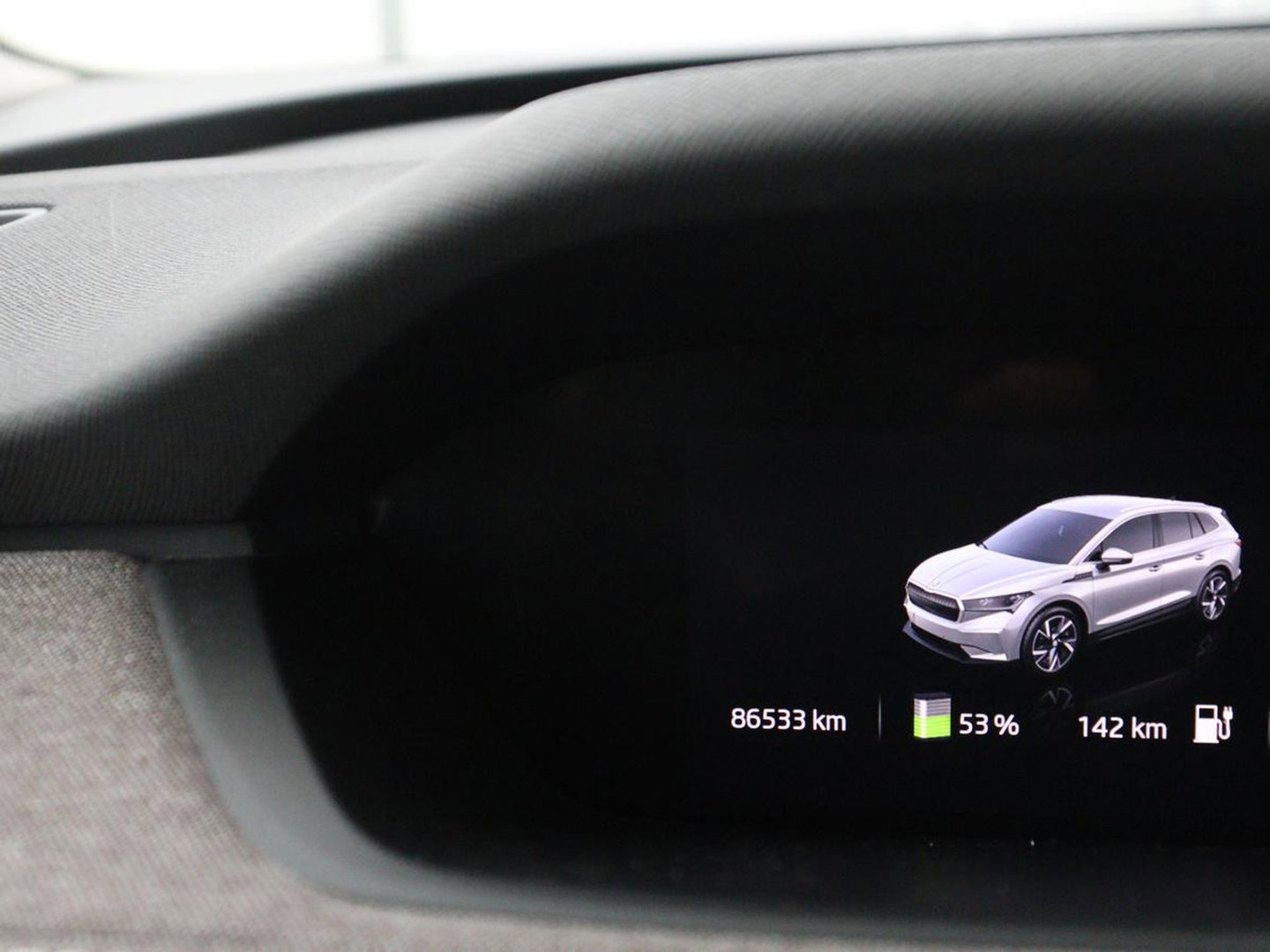 Škoda Enyaq iV 60 | SOH 91% | Trekhaak | Stoelverwarming | Camera | Sportstuur | Carplay | Navigatie | Cruise control | Full LED | Half leder | DAB | Parkeerhulp | Sfeerverlichting | Climate control