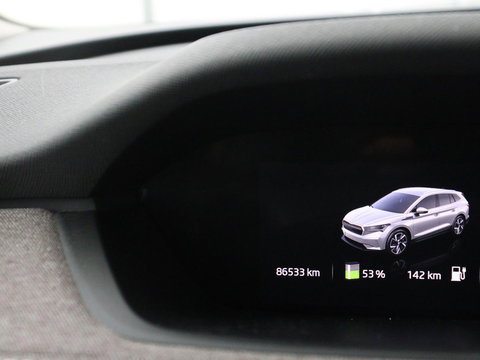 Škoda Enyaq iV 60 | SOH 91% | Trekhaak | Stoelverwarming | Camera | Sportstuur | Carplay | Navigatie | Cruise control | Full LED | Half leder | DAB | Parkeerhulp | Sfeerverlichting | Climate control