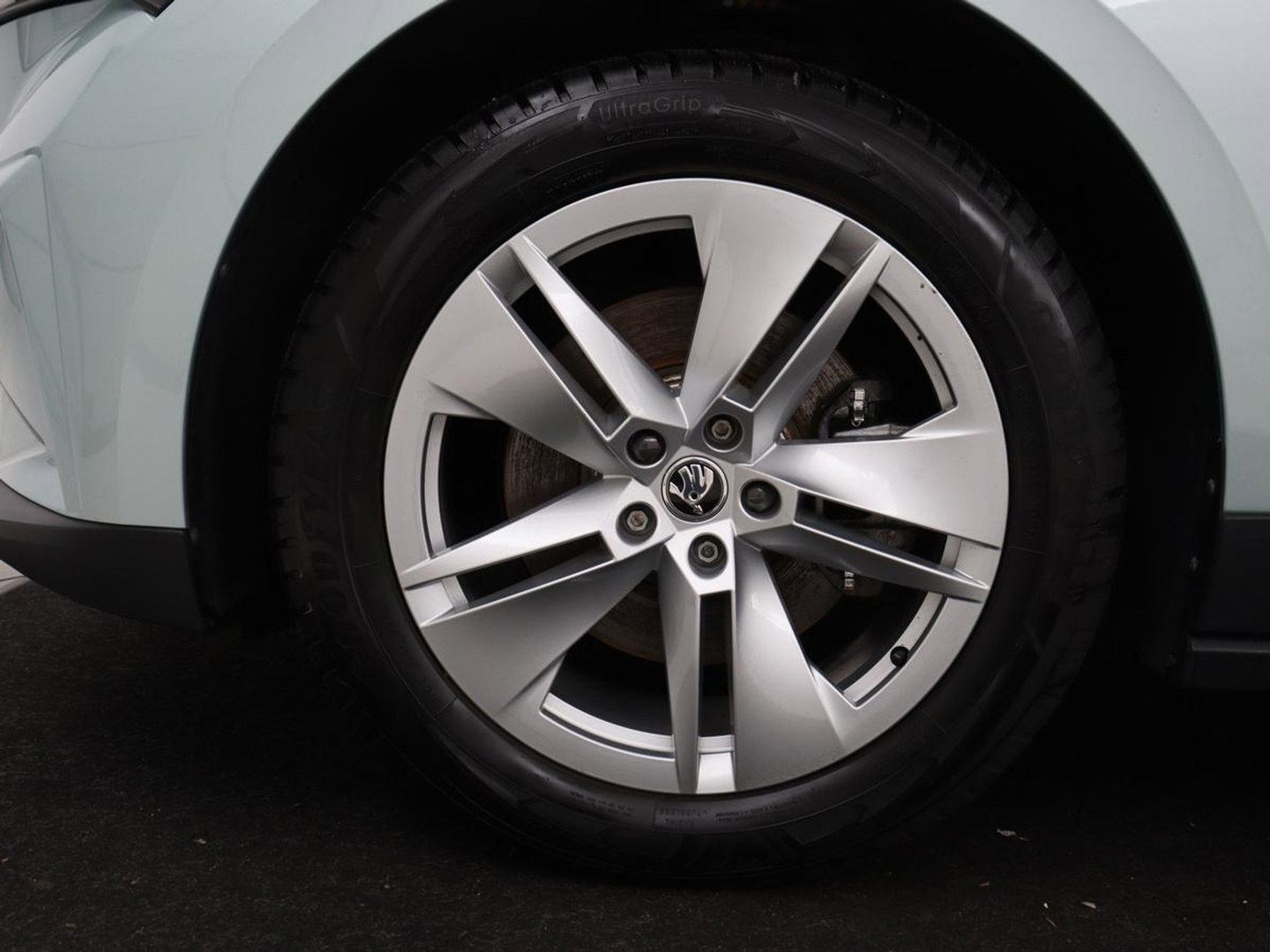 Škoda Enyaq iV 60 | SOH 91% | Trekhaak | Stoelverwarming | Camera | Sportstuur | Carplay | Navigatie | Cruise control | Full LED | Half leder | DAB | Parkeerhulp | Sfeerverlichting | Climate control