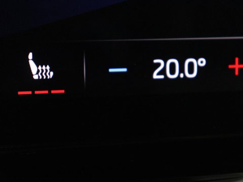 Škoda Enyaq iV 60 | SOH 91% | Trekhaak | Stoelverwarming | Camera | Sportstuur | Carplay | Navigatie | Cruise control | Full LED | Half leder | DAB | Parkeerhulp | Sfeerverlichting | Climate control