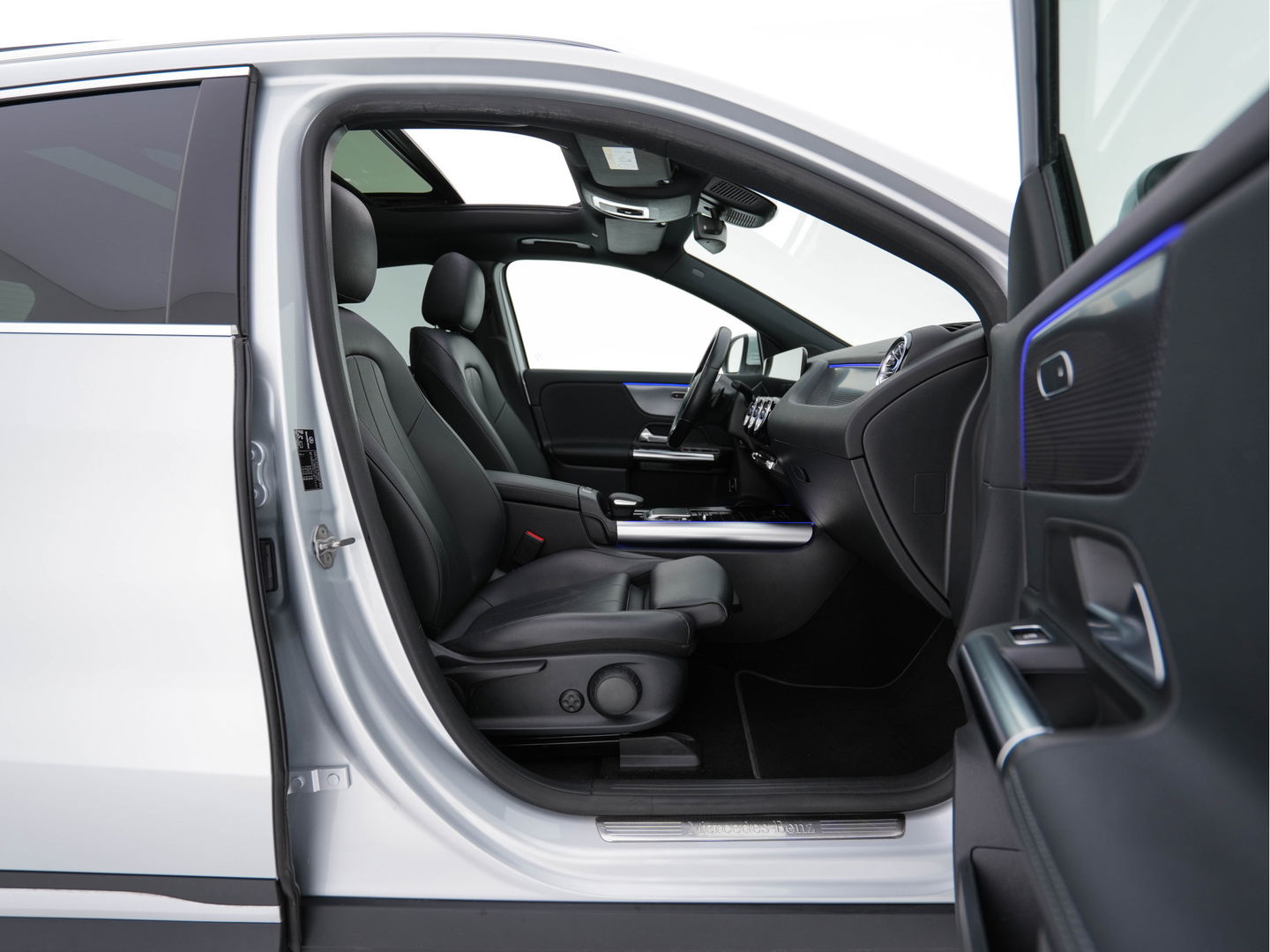 Mercedes-Benz EQA 250 Business Solution Luxury 67 kWh [ 3-Fase ] (SOH-94%) (INCL-BTW) *PANO | LEATHER | WIDESCREEN-COCKPIT | FULL-LED | BLINDSPOT | AMBIENT-LIGHT | CAMERA | NAVI-FULLMAP | DAB+ | COMFORT-SEATS | ECC | SHIFTPADDLES | CRUISE | HEATED-SEATS | ...