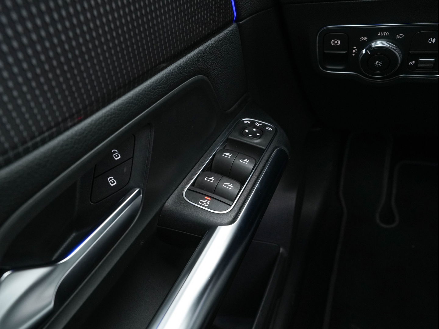 Mercedes-Benz EQA 250 Business Solution Luxury 67 kWh [ 3-Fase ] (SOH-94%) (INCL-BTW) *PANO | LEATHER | WIDESCREEN-COCKPIT | FULL-LED | BLINDSPOT | AMBIENT-LIGHT | CAMERA | NAVI-FULLMAP | DAB+ | COMFORT-SEATS | ECC | SHIFTPADDLES | CRUISE | HEATED-SEATS | ...