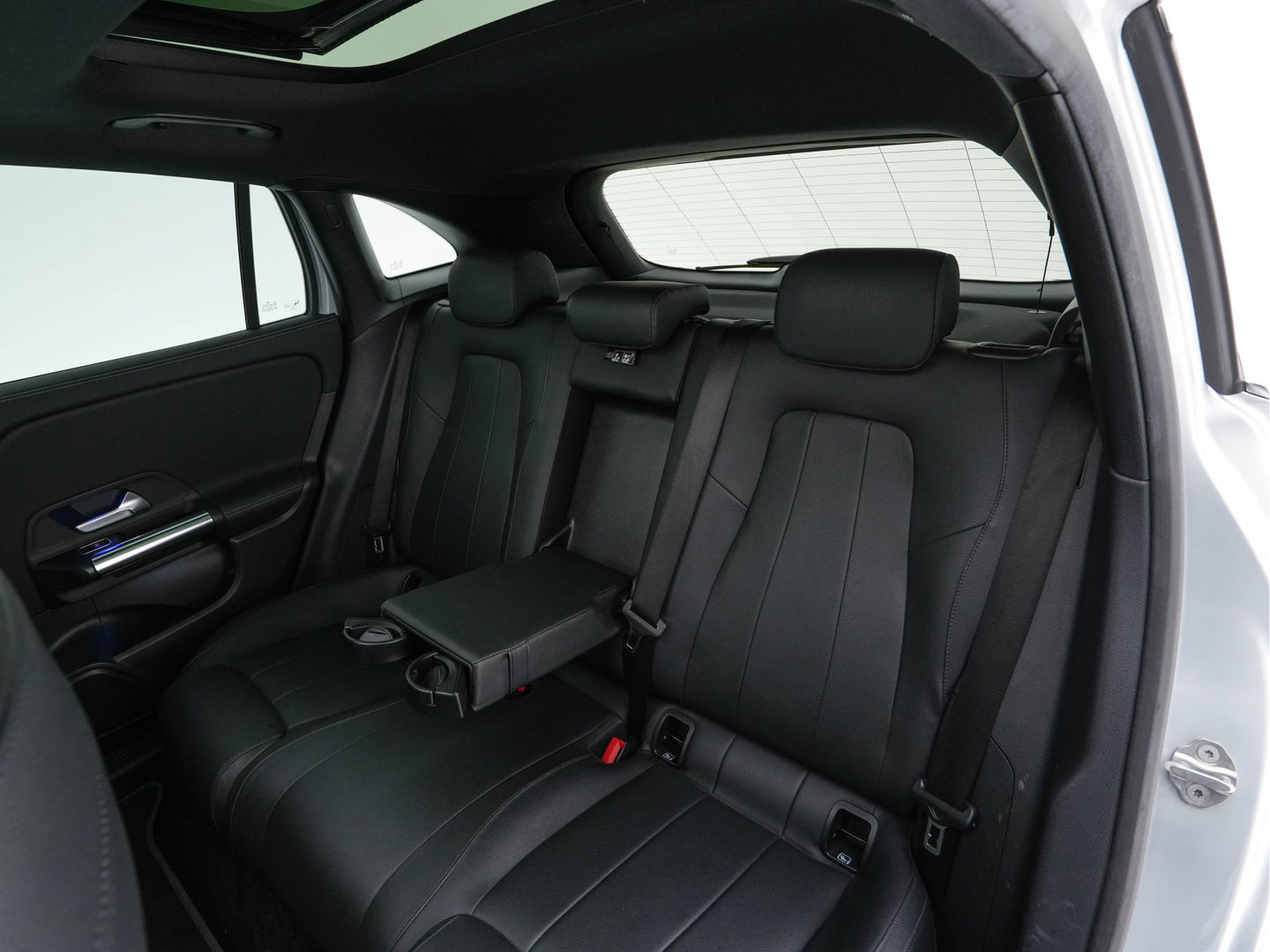 Mercedes-Benz EQA 250 Business Solution Luxury 67 kWh [ 3-Fase ] (SOH-94%) (INCL-BTW) *PANO | LEATHER | WIDESCREEN-COCKPIT | FULL-LED | BLINDSPOT | AMBIENT-LIGHT | CAMERA | NAVI-FULLMAP | DAB+ | COMFORT-SEATS | ECC | SHIFTPADDLES | CRUISE | HEATED-SEATS | ...