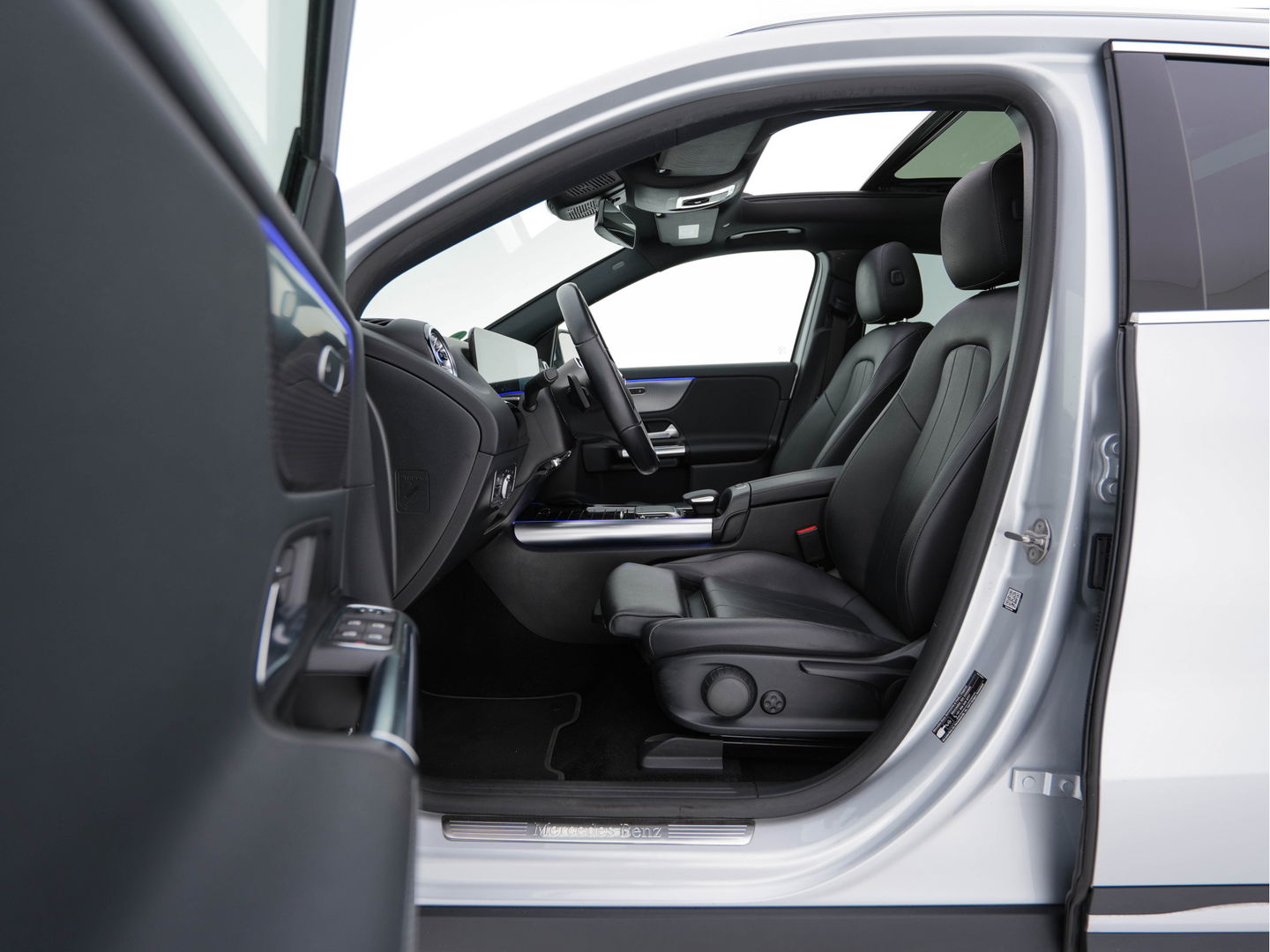 Mercedes-Benz EQA 250 Business Solution Luxury 67 kWh [ 3-Fase ] (SOH-94%) (INCL-BTW) *PANO | LEATHER | WIDESCREEN-COCKPIT | FULL-LED | BLINDSPOT | AMBIENT-LIGHT | CAMERA | NAVI-FULLMAP | DAB+ | COMFORT-SEATS | ECC | SHIFTPADDLES | CRUISE | HEATED-SEATS | ...