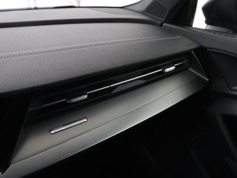 Audi A3 30 TFSI S edition | Sportstoelen | Carplay | Virtual Cockpit | Half leder | Climate control | Full LED | Cruise control | Parkeerhulp | Audi Sound | Getint glas