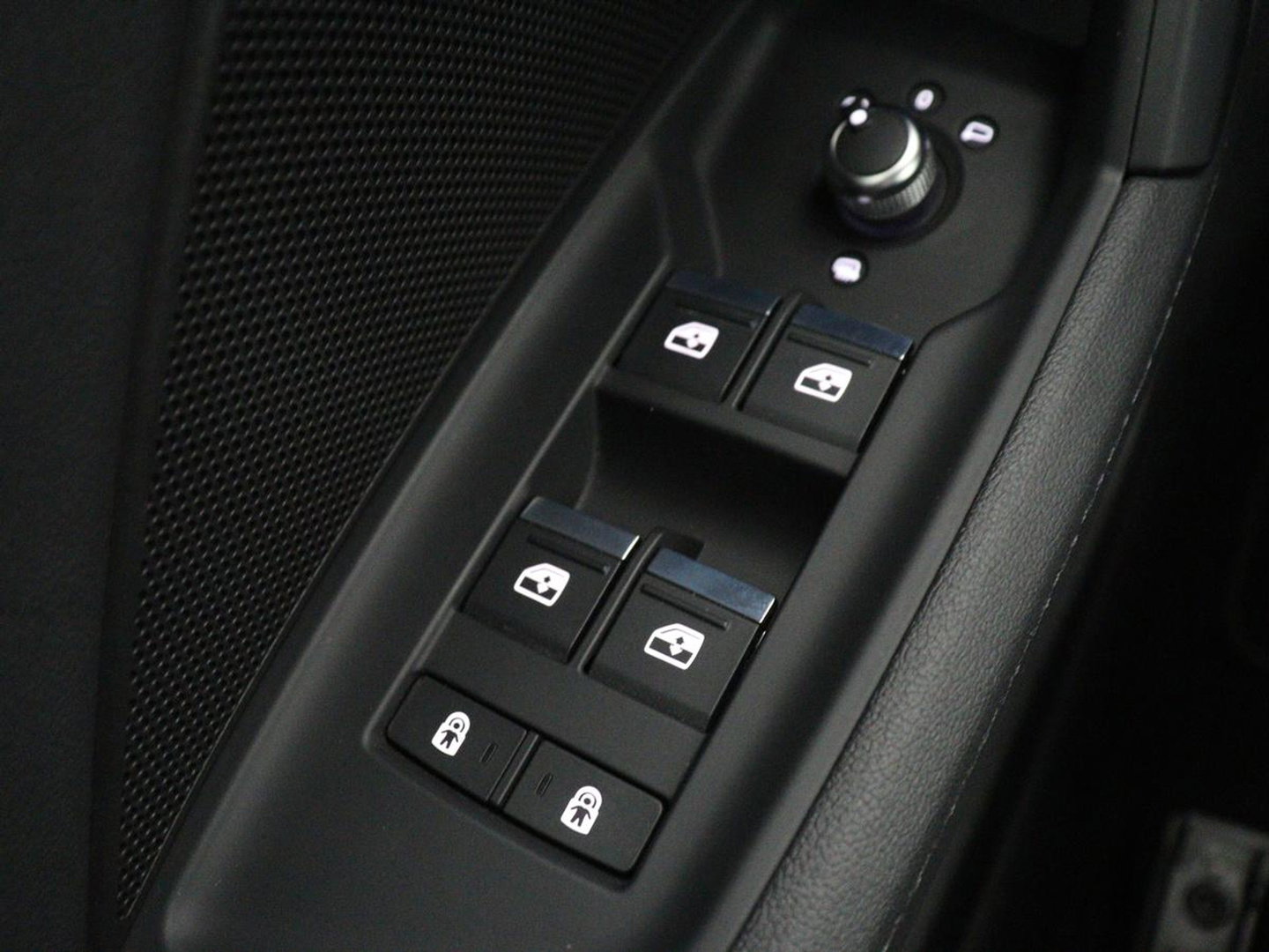 Audi A3 30 TFSI S edition | Sportstoelen | Carplay | Virtual Cockpit | Half leder | Climate control | Full LED | Cruise control | Parkeerhulp | Audi Sound | Getint glas